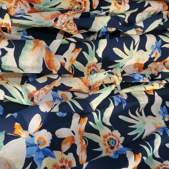 Lauren Ralph Lauren Floral Crinkled Georgette Gown in Navy Size 12 NWT'S - Picture 9 of 15